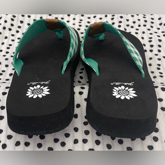 Yellow Box Green & White Plaid Fromy Flip-Flops Size 11 - Picture 6 of 7